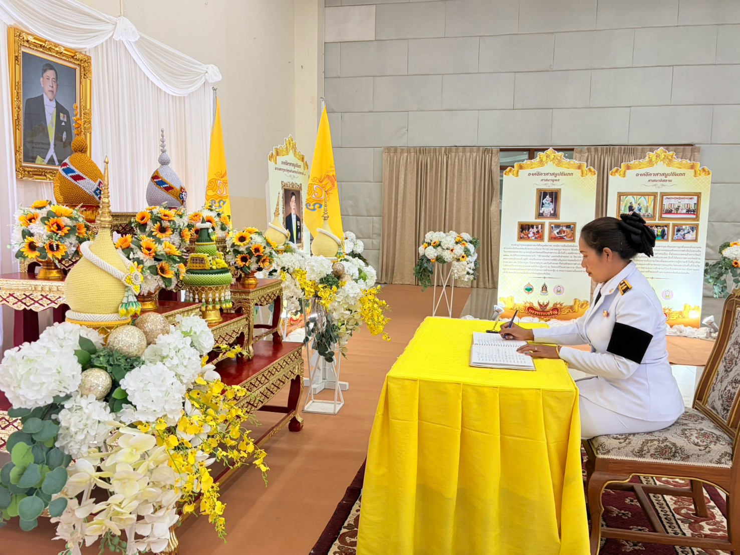 title - สำนักงานการปฏิรูปที่ดินจังหวัดเพชรบูรณ์เข้าร่วมพิธีถวายเครื่องราชสักการะ วางพานพุ่ม และจุดเทียนถวายพระพรชัยมงคล เนื่องในโอกาสวันเฉลิมพระชนมพรรษา พระบาทสมเด็จพระเจ้าอยู่หัว 28 กรกฎาคม 2569